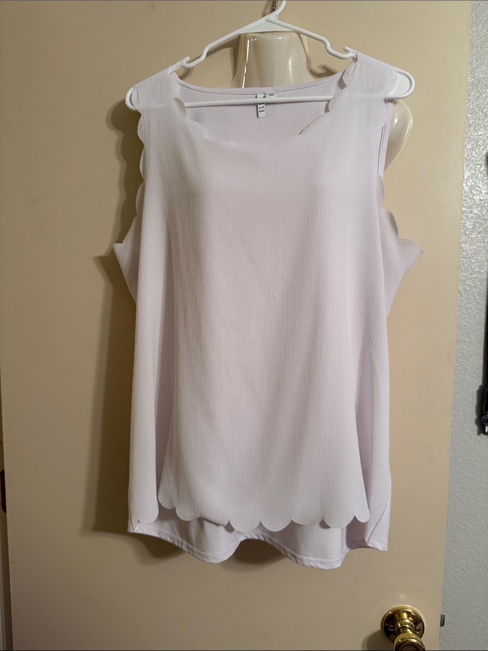 Elle Sleeveless Scallop-Edge Blouse - Light Lavender